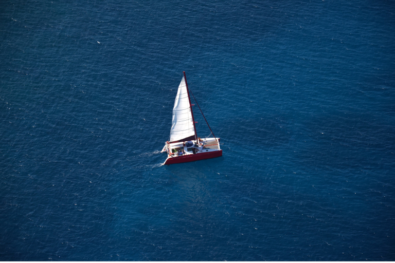 catamaran-sailing-thera-villas